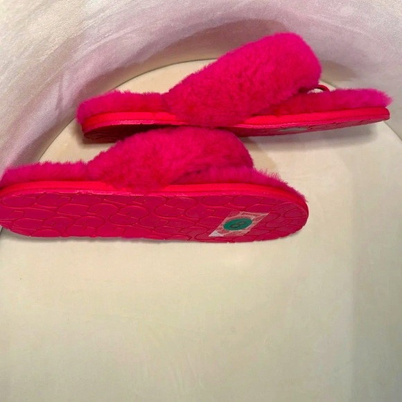 NWOT. UGG WOMEN'S SHEARLING FLIP FLOP SLIPPER SANDALS Color: FUSCHIA Size 8. - Picture 4 of 5